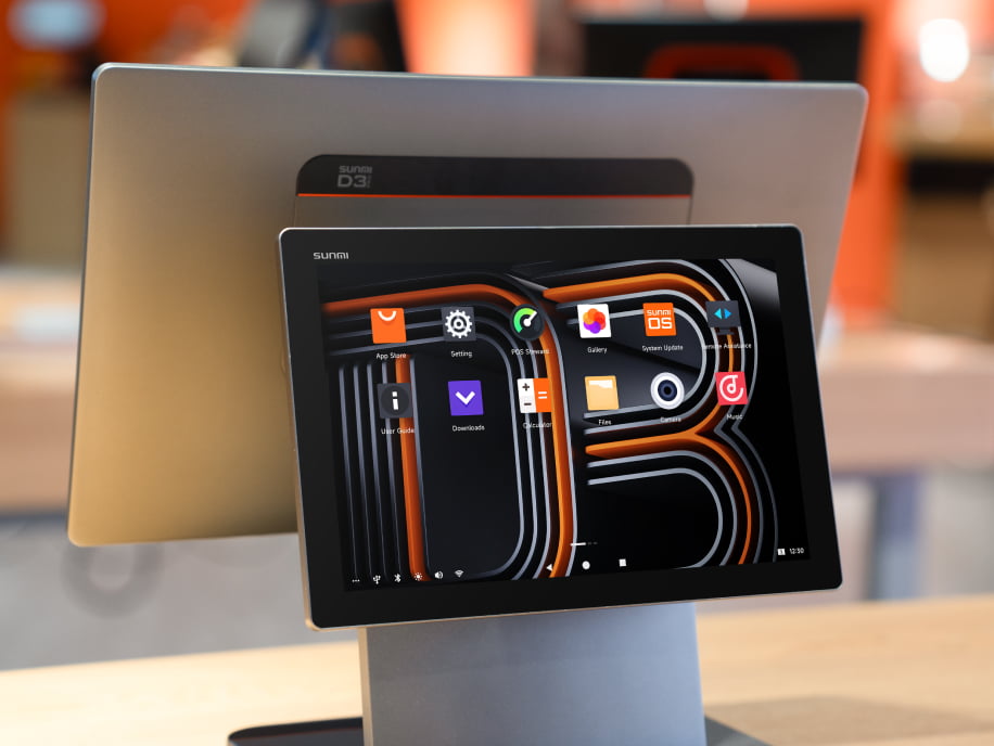 Sunmi D3 Pro dual-screen setup with the 10-inch customer-facing display in an apparel store